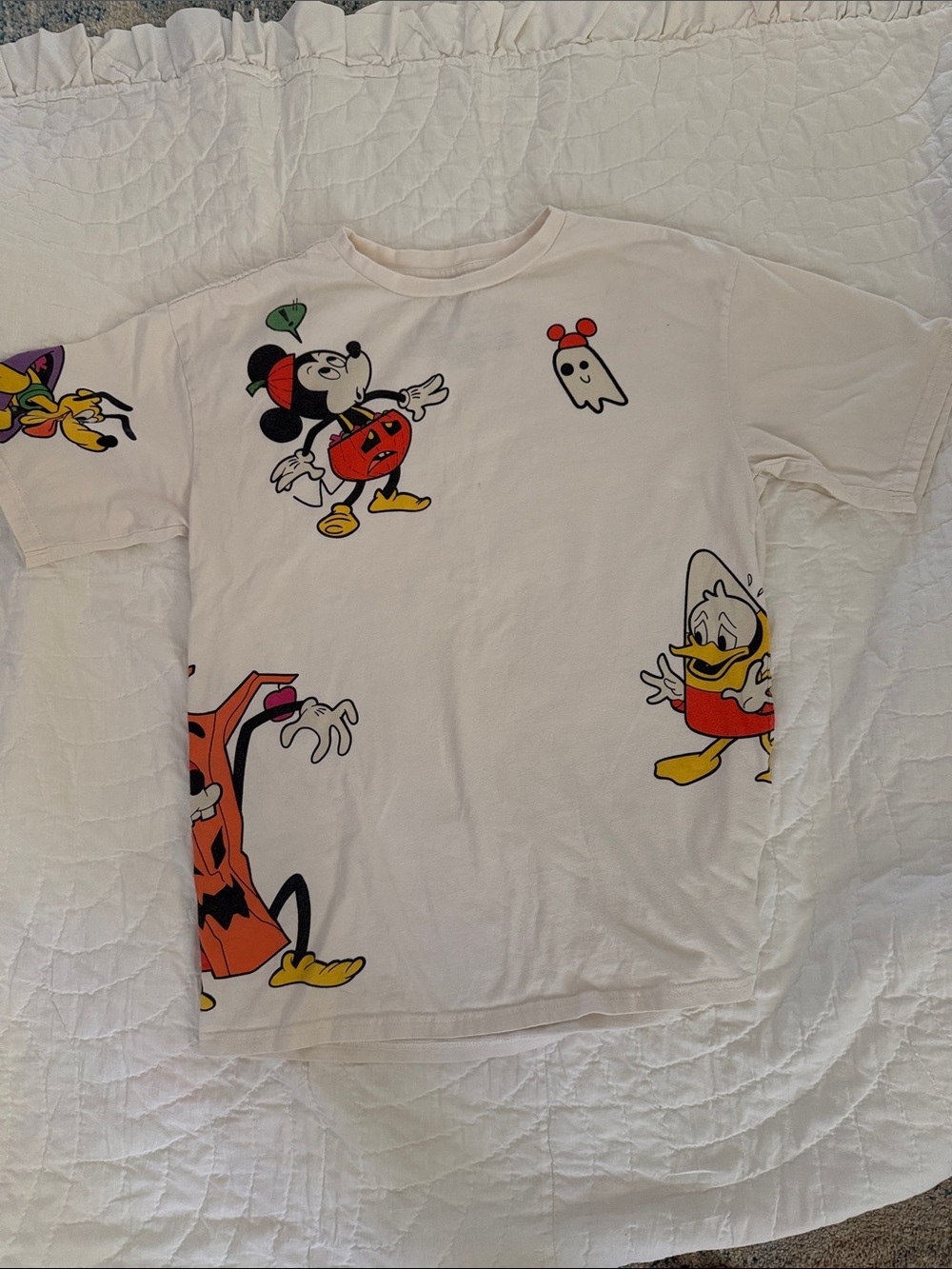 Adult Small Disney Halloween T shirt